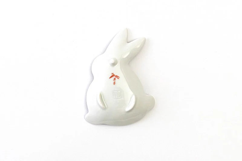 Rabbit-shaped small dish with gold and silver flowers