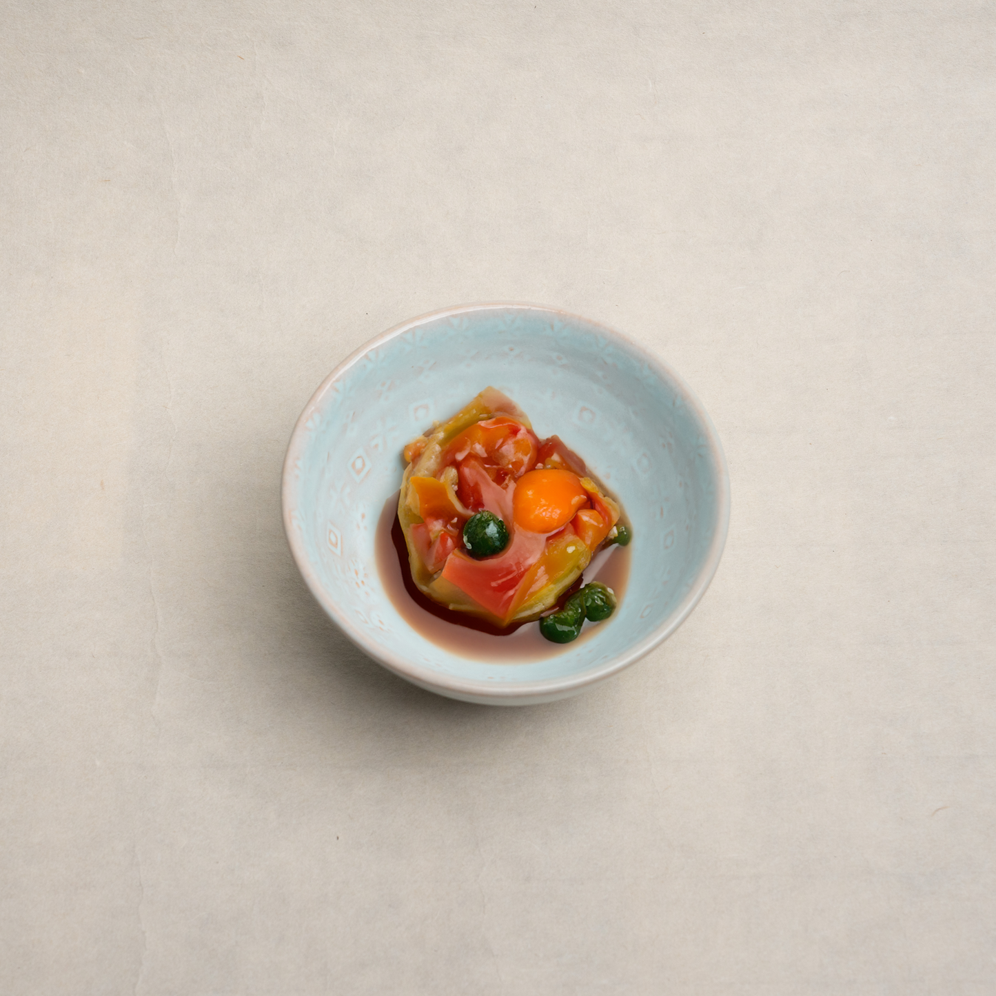 【岡田 泰】13_淡青釉印華文飯碗