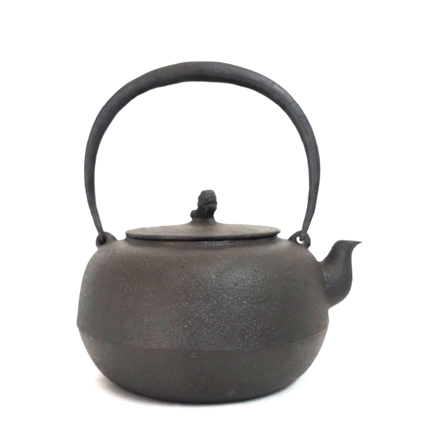 Cast Iron Kettle "Hiramaru" - Plain Design with Matching Iron Lid