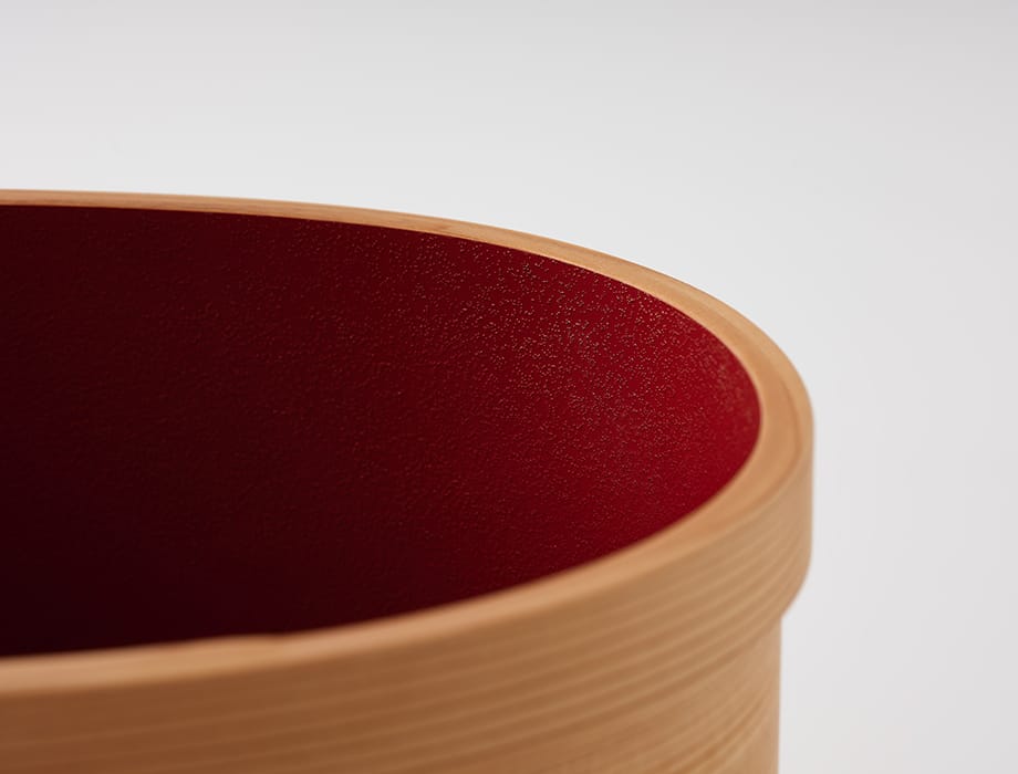 Oval basket for bottles, lacquer-lined.