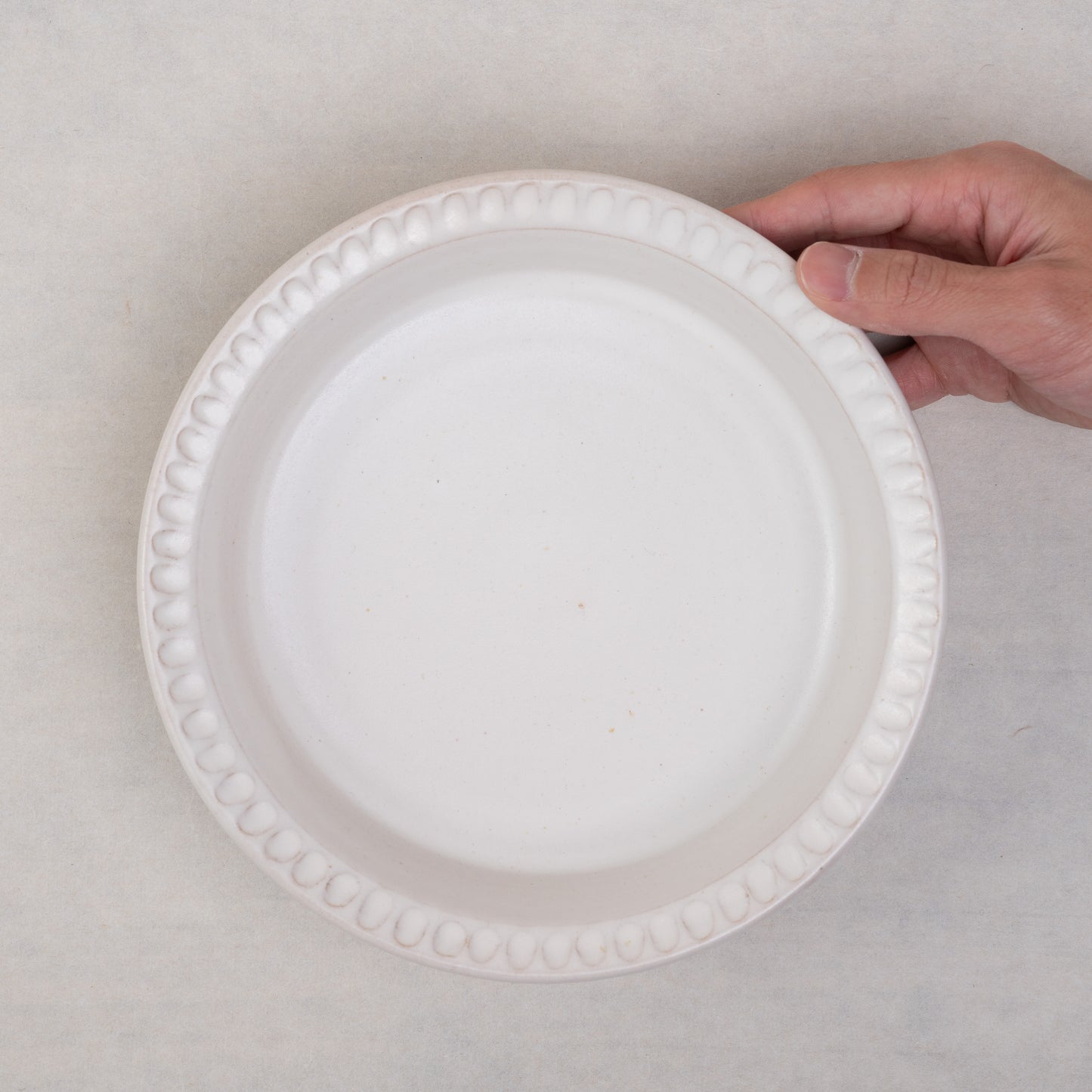 【伴 善雄】03_削白釉6寸平底鉢