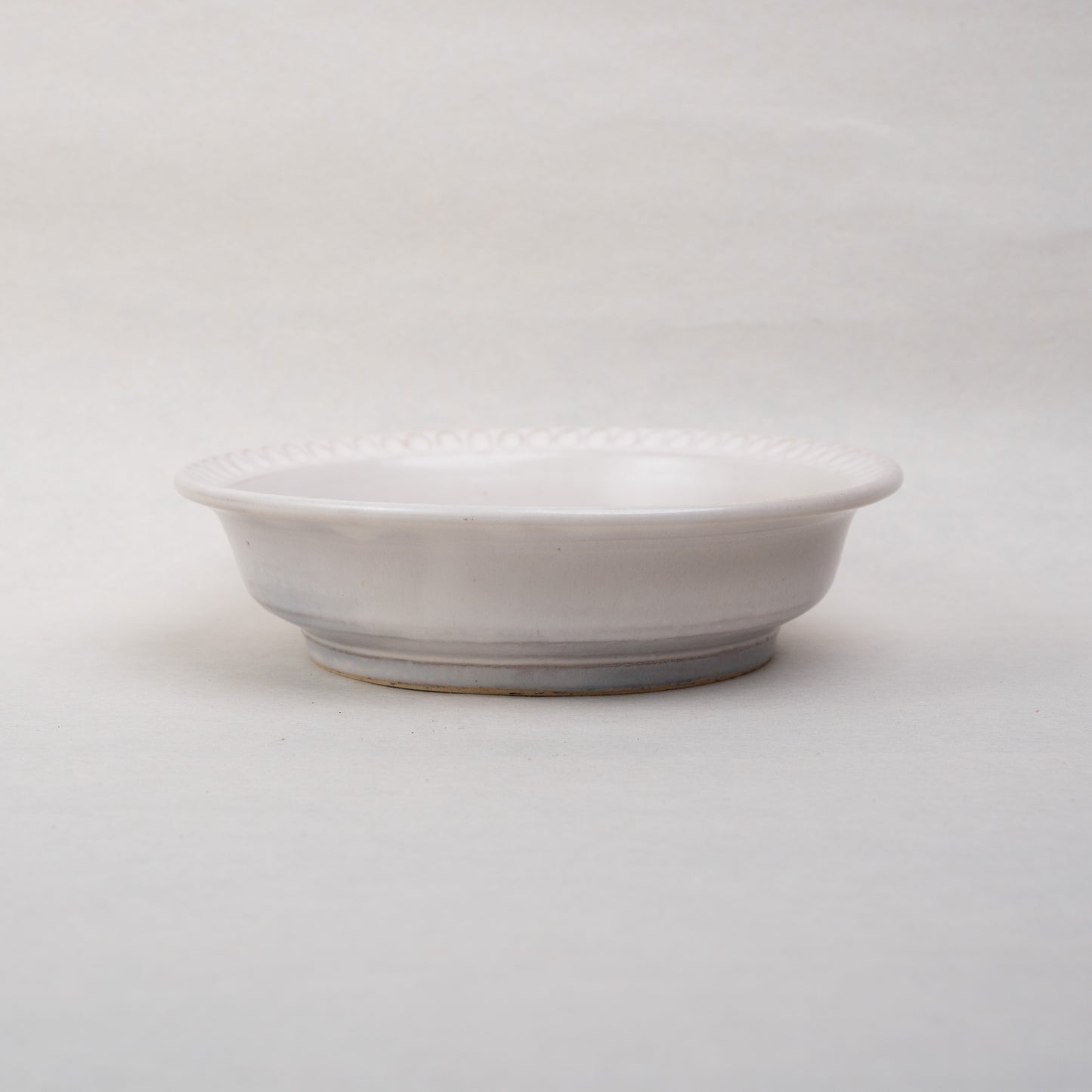 【伴 善雄】03_削白釉6寸平底鉢