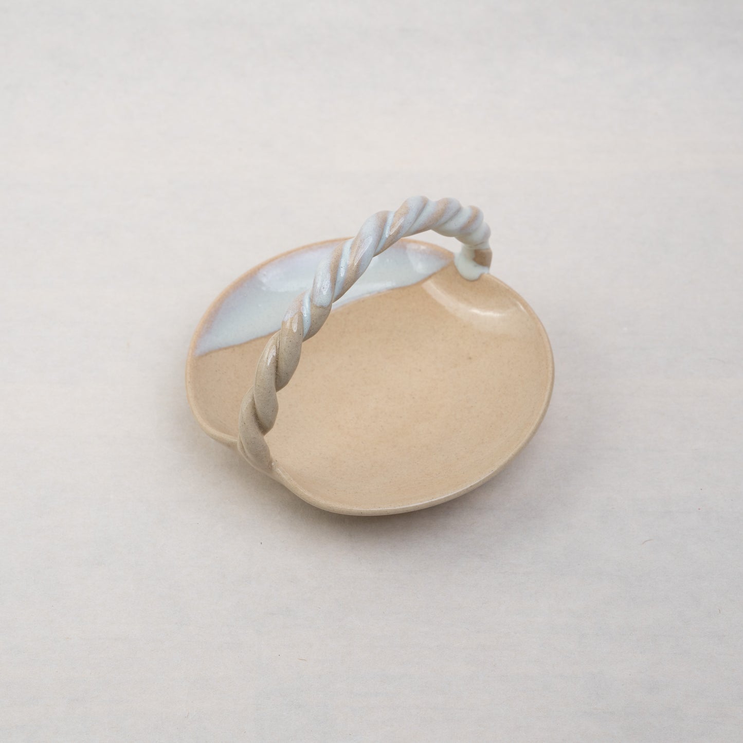 【伴 善雄】09_手付き皿(大)