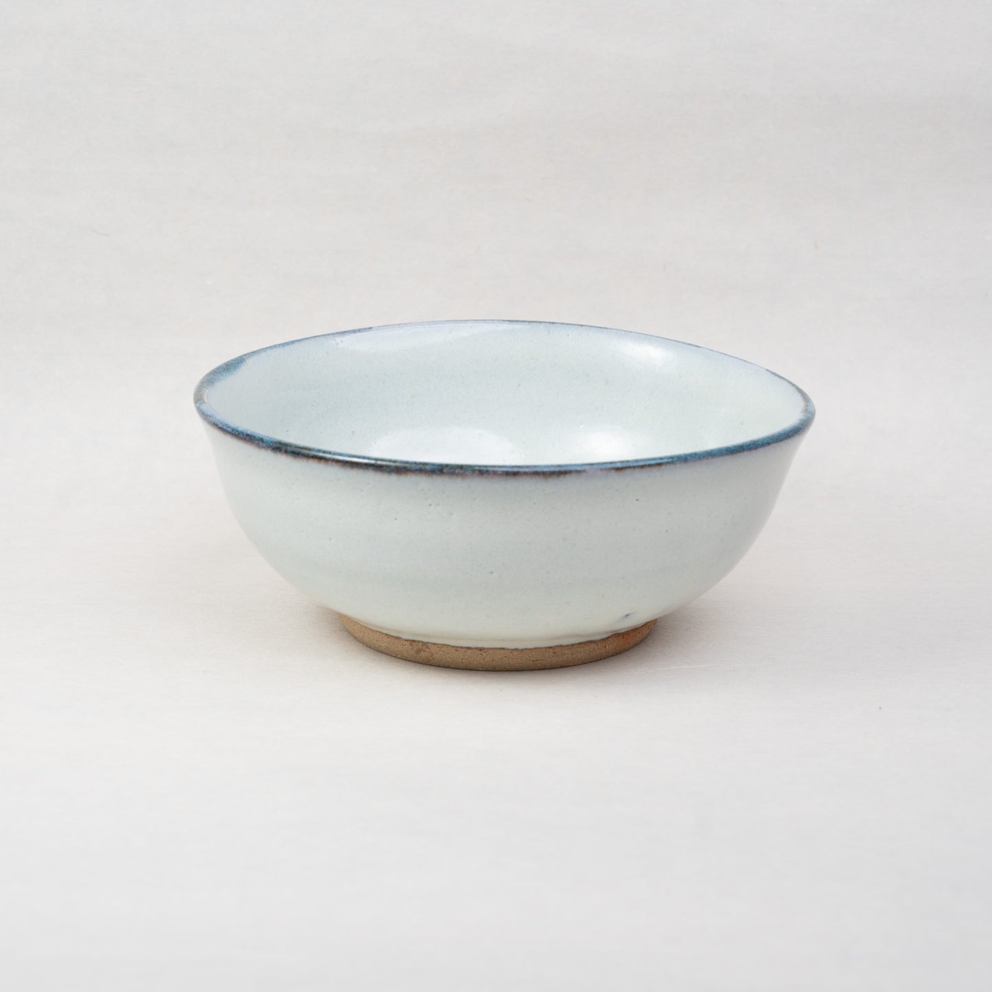 【伴 善雄】30_白萩釉たわみ鉢