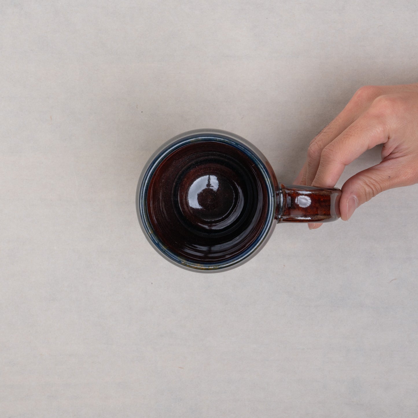 【伴 善雄】19_飴釉マグカップ