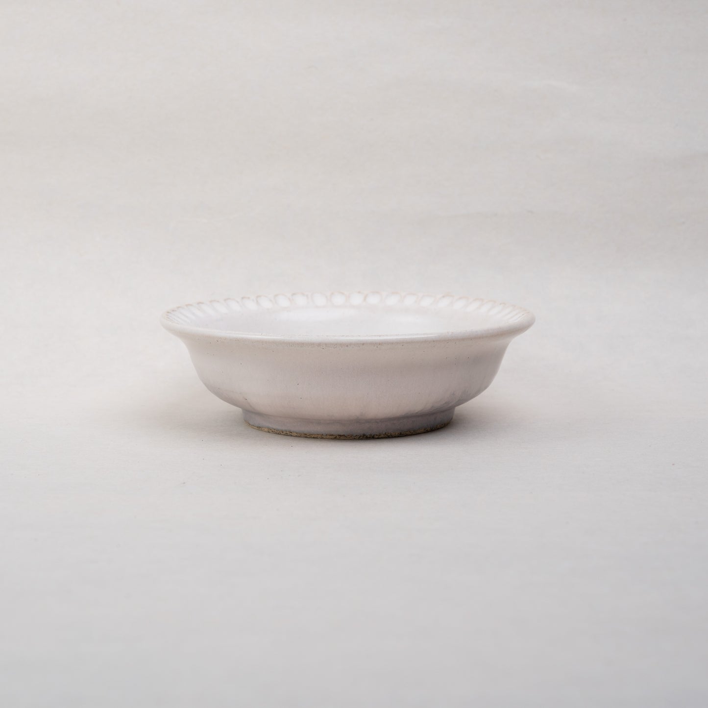 【伴 善雄】04_削白釉5寸平底鉢