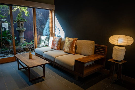 1200年の輝きをリビングへ：西陣織クッションが紡ぐ「アップサイクルの美学」