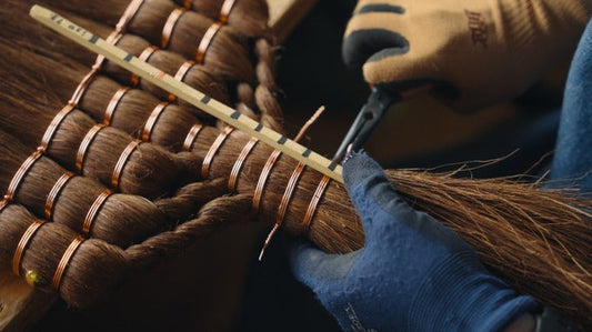 職人の箒で家を整える。日本の清掃美学