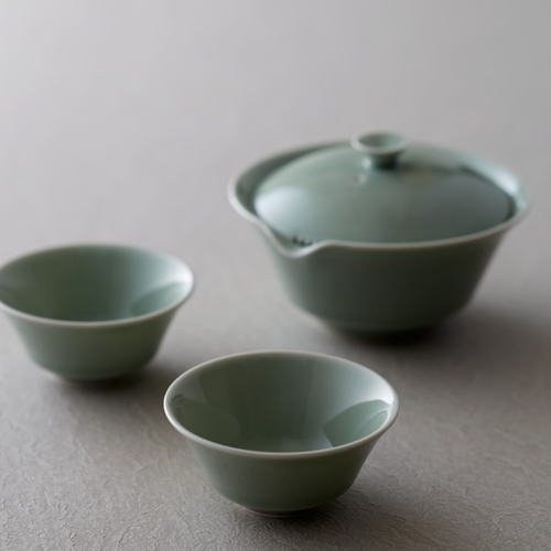 宝瓶、湯呑2個セット　青磁