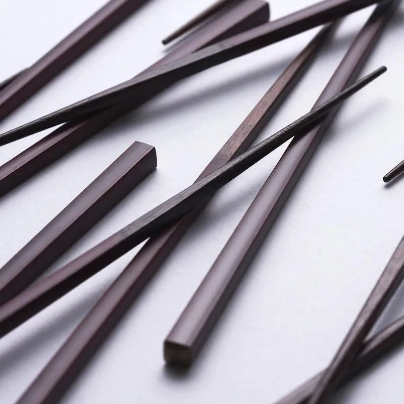 Sasame Chopsticks 2-Pair Set in Paulownia Box Black/Vermilion