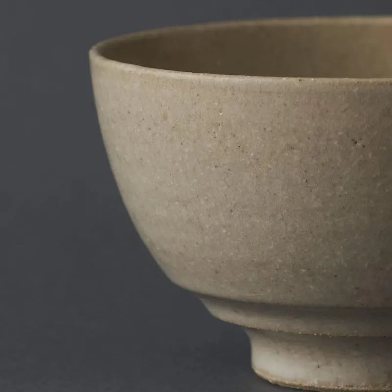 姫茶碗　黄肌灰釉　生成り