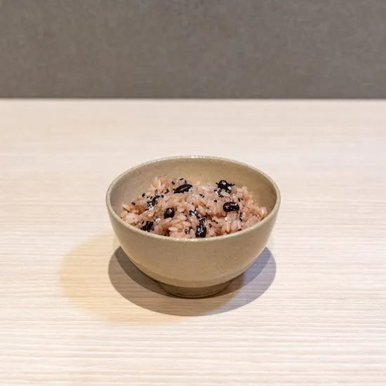 姫茶碗　黄肌灰釉　生成り