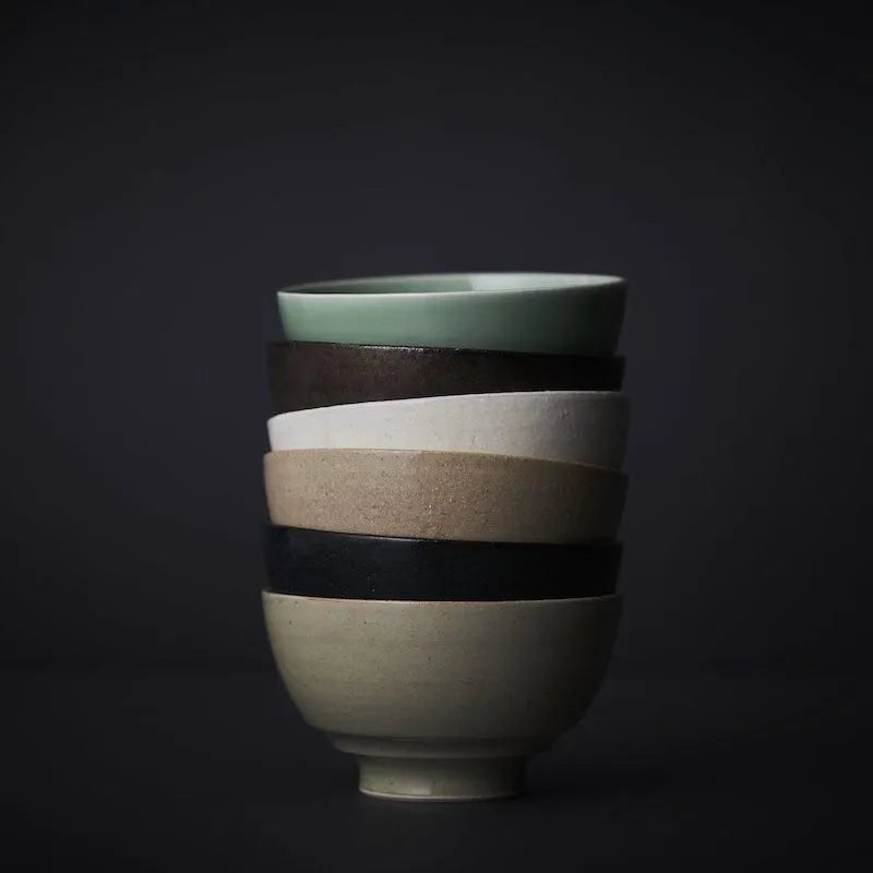 姫茶碗　黄肌灰釉　生成り