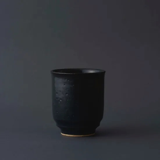 湯呑　黒海鼠釉　黒