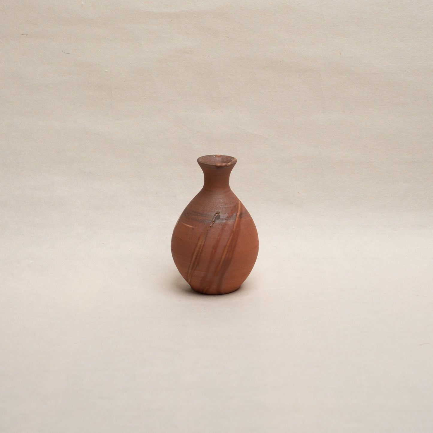 [Kono Genyo] 04_Climbing kiln porcelain fire-drying sake bottle 