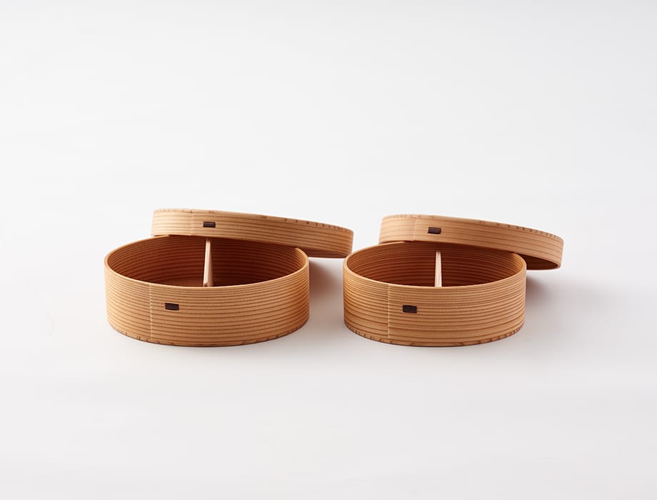 Rounded bento box, larger size.