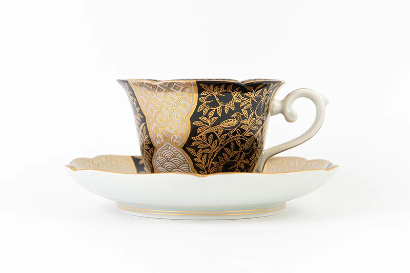Teacup and plate with peach-patterned gold brocade (black)
