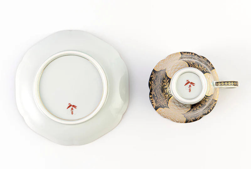 Teacup and plate with peach-patterned gold brocade (black)