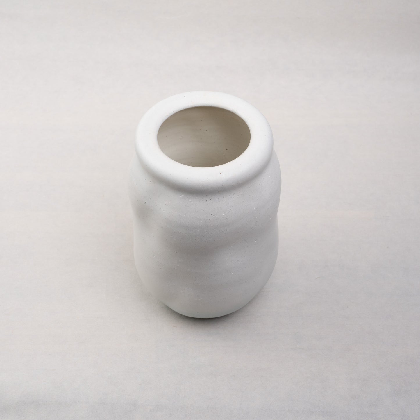 [Ban Yoshio] 24_White Glazed Vase 