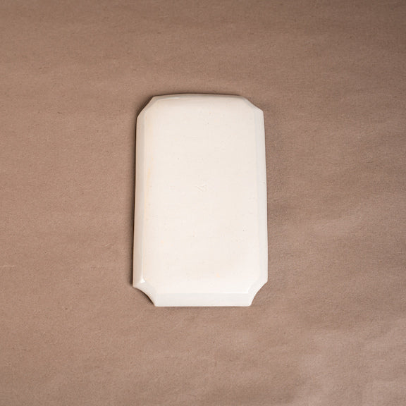 [Koreya Anan] White porcelain rectangular plate with ridged corners 